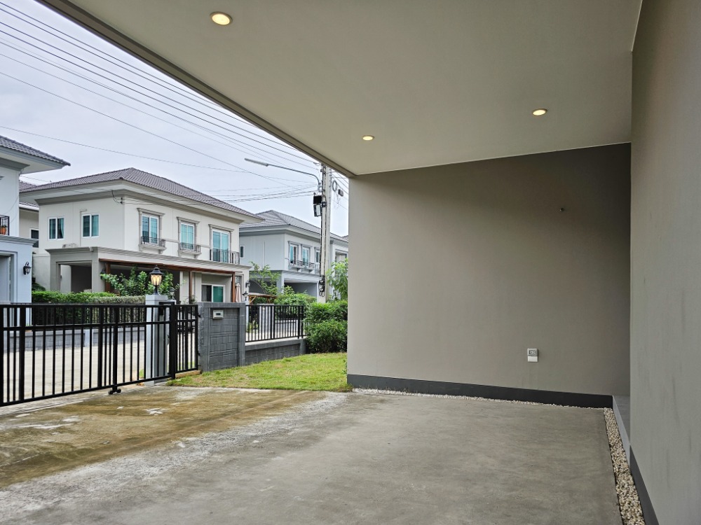 ขายบ้านปทุมธานี รังสิต ธรรมศาสตร์ : ลดราคาพิเศษ! บ้านเดี่ยว 2 ชั้น 3 นอน สภาพใหม่ไม่เคยเข้าอยู่ Grandio วิภาวดี-รังสิต ใกล้ฟิวเจอร์ฯ พร้อมอยู่ ฟรีเฟอร์นิเจอร์บางส่วน