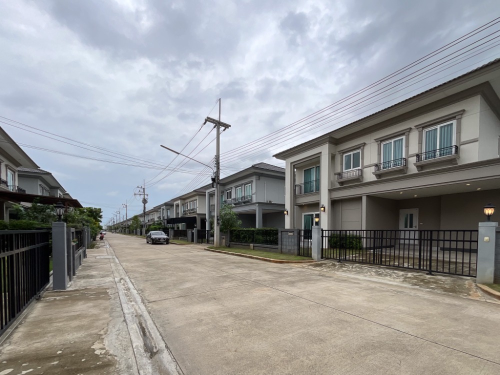 ขายบ้านปทุมธานี รังสิต ธรรมศาสตร์ : ลดราคาพิเศษ! บ้านเดี่ยว 2 ชั้น 3 นอน สภาพใหม่ไม่เคยเข้าอยู่ Grandio วิภาวดี-รังสิต ใกล้ฟิวเจอร์ฯ พร้อมอยู่ ฟรีเฟอร์นิเจอร์บางส่วน