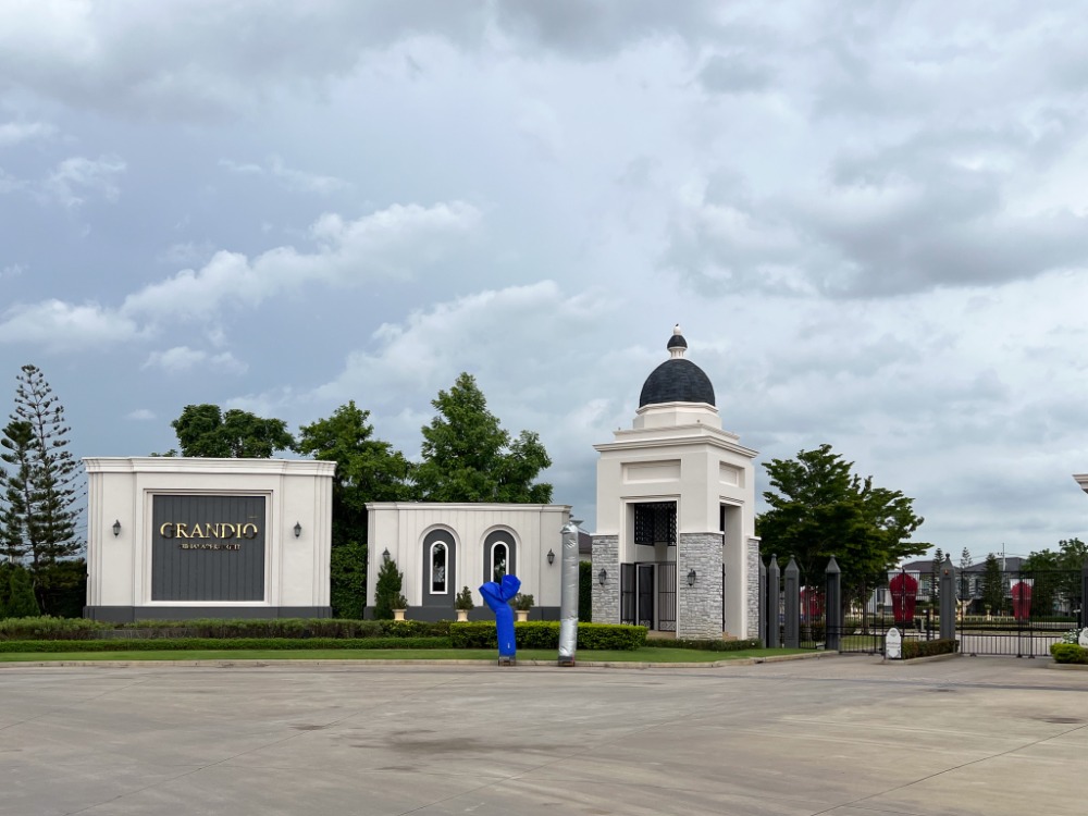 ขายบ้านปทุมธานี รังสิต ธรรมศาสตร์ : ลดราคาพิเศษ! บ้านเดี่ยว 2 ชั้น 3 นอน สภาพใหม่ไม่เคยเข้าอยู่ Grandio วิภาวดี-รังสิต ใกล้ฟิวเจอร์ฯ พร้อมอยู่ ฟรีเฟอร์นิเจอร์บางส่วน