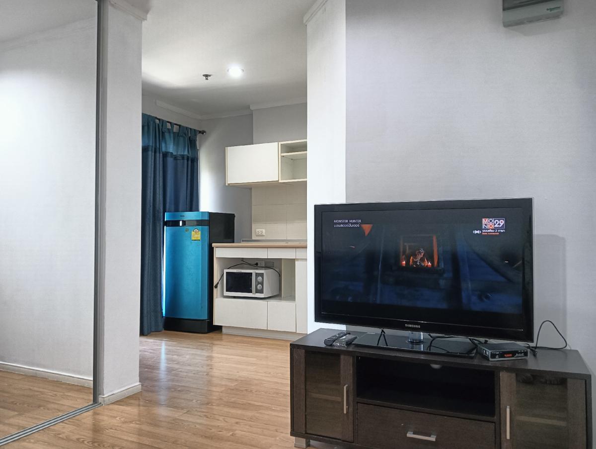 For RentCondoBangna, Bearing, Lasalle : For rent Lumpini Ville Lasalle-Bearing Sukhumvit 105, size 26 sq m. Room details - Building B, 12th floor, size 26.3 sq m. - 1 bedroom, 1 living room, 1 bathroom - Curtains - Dining table + 2 chairs - Sofa + sofa table - Work table and chair - TV shelf - 