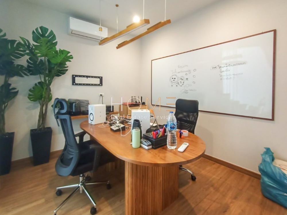 ขายบ้านเลียบทางด่วนรามอินทรา : บ้านเดี่ยว บ้านกลางเมือง คลาสเซ่ เอกมัย - รามอินทรา / 4 ห้องนอน (ขายพร้อมผู้เช่า), Baan Klang Muang Classe Ekkamai - Ramintra / Detached House 4 Bedrooms (SALE WITH TENANT) TAN486