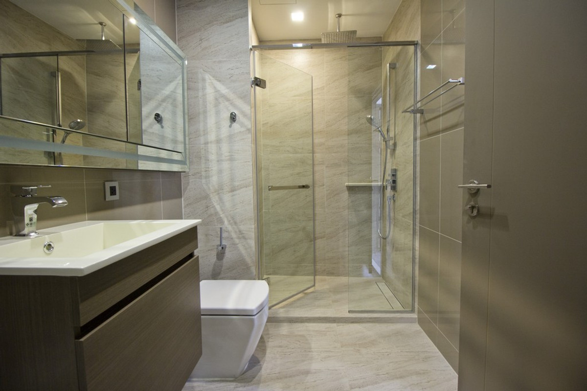 For RentCondoOnnut, Udomsuk : 🔥𝐅𝐨𝐫 𝐑𝐞𝐧𝐭! 𝐌𝐨𝐫𝐢 𝐇𝐚𝐮𝐬 2 Bedrooms 66.75 SQM, 3rd Floor, Pool View, Closed Kitchen with Bathtub🔥Only 𝟓𝟎,𝟎𝟎𝟎 Baht/Month!