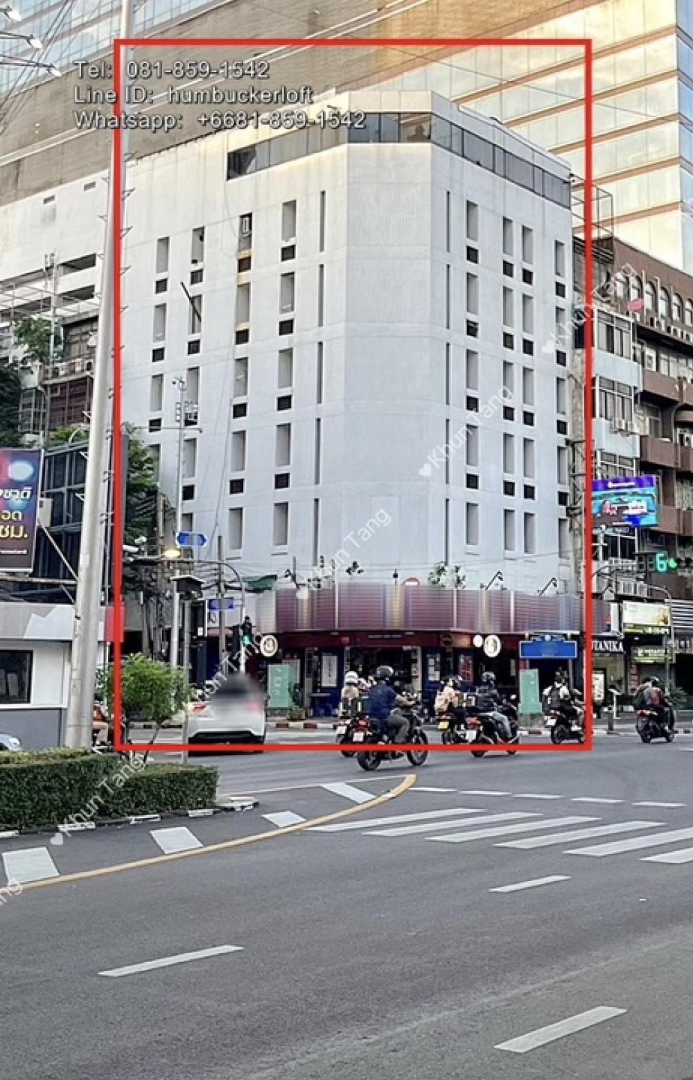 For RentShop HouseSilom, Saladaeng, Bangrak : Unit for rent, 4th & 5th floor, next to the main road, Silom.