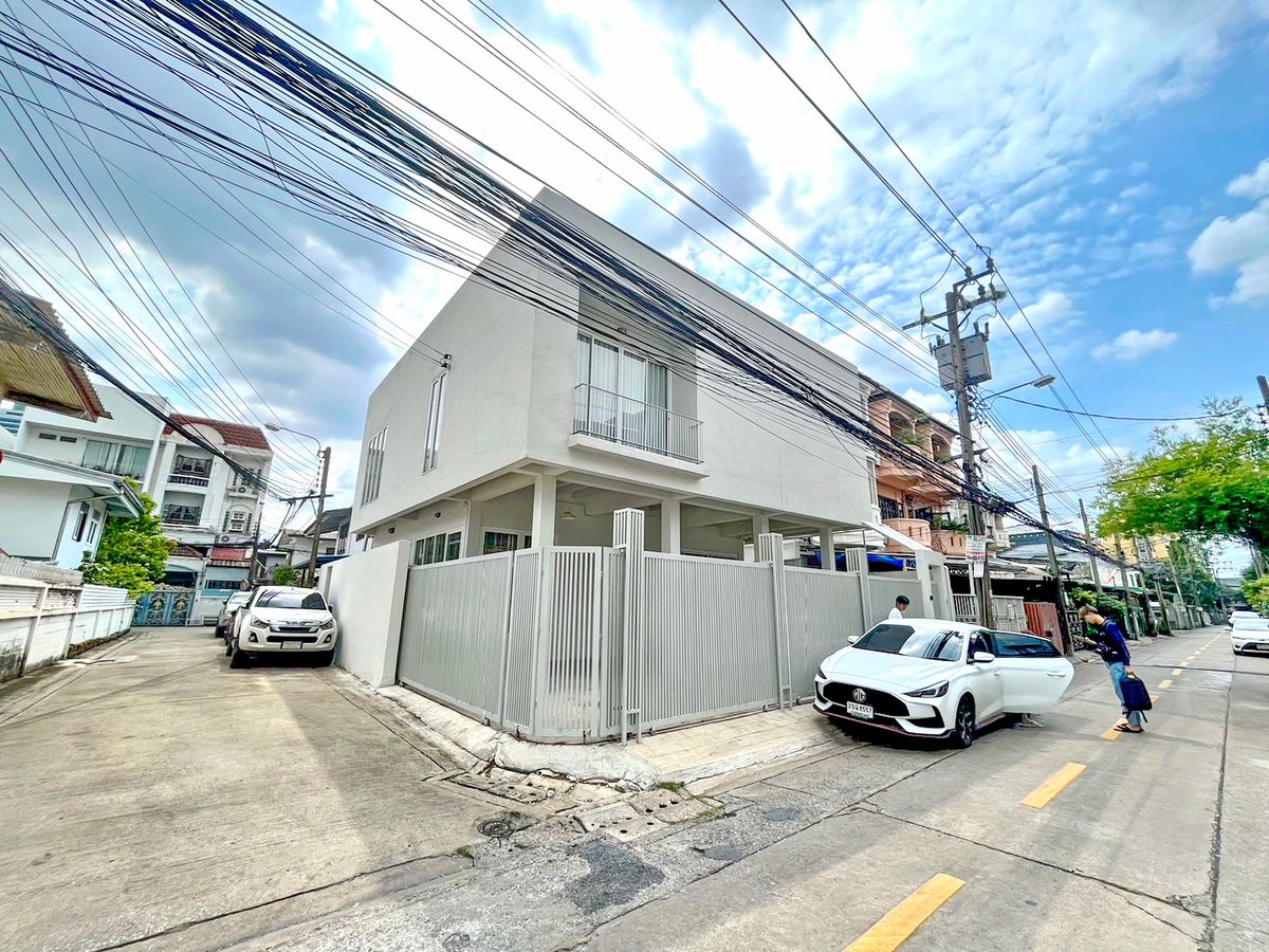 ให้เช่าบ้านรัชดา ห้วยขวาง : HK0077😊 For RENT ให้เช่า บ้านเดี่ยว 2 ชั้น,🚪3 ห้องนอน🚄ใกล้ MRT สุทธิสาร🔔พื้นที่บ้าน:40ตร.วา🔔พื้นที่ใช้สอย:300ตร.ม.💲เช่า:68,000฿📞O99-5919653,065-9423251✅LineID:@sureresidence