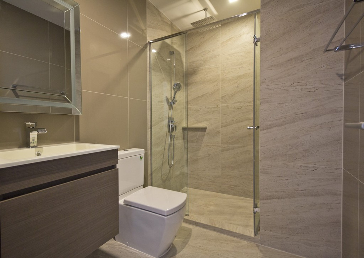 For RentCondoOnnut, Udomsuk : 🔥𝐅𝐨𝐫 𝐑𝐞𝐧𝐭! 𝐌𝐨𝐫𝐢 𝐇𝐚𝐮𝐬 2 Bedrooms 66.75 SQM, 3rd Floor, Pool View, Closed Kitchen with Bathtub🔥Only 𝟓𝟎,𝟎𝟎𝟎 Baht/Month!