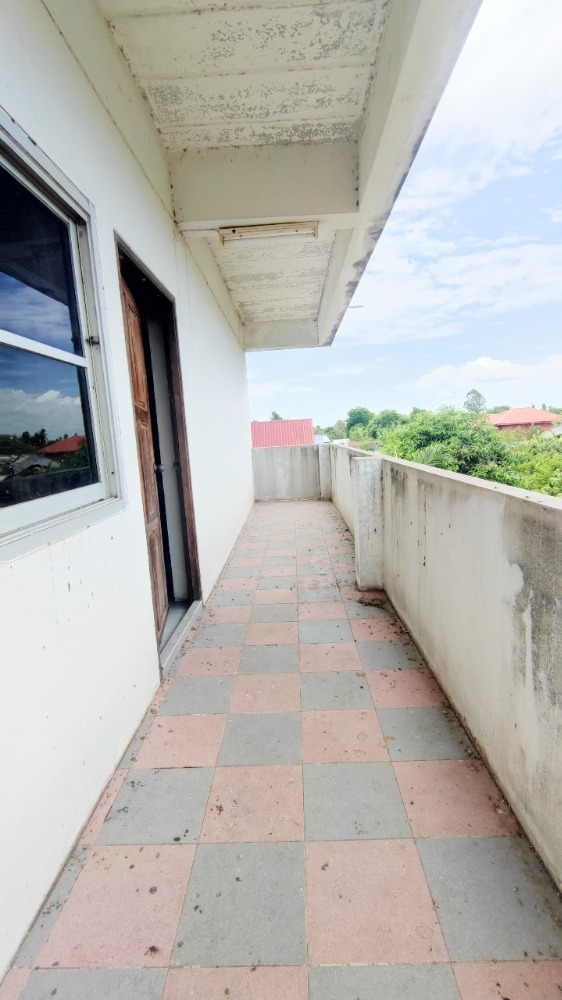 ขายที่ดินชัยนาท : ขาย ที่ดิน 198 ตร.วา พร้อมอาคารพักอาศัย 2.5 ชั้น ต.นางลือ ชัยนาท