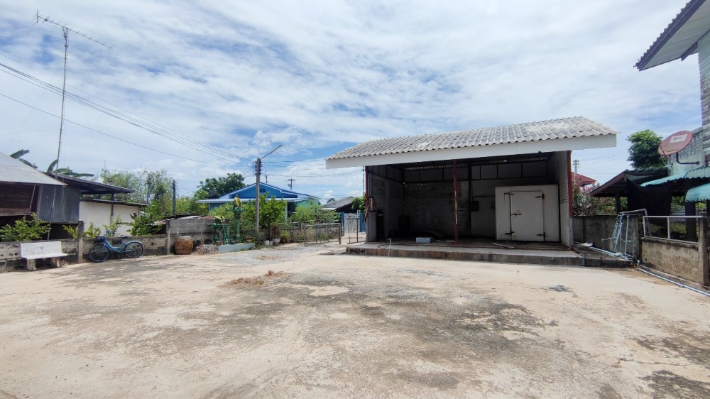 ขายที่ดินชัยนาท : ขาย ที่ดิน 198 ตร.วา พร้อมอาคารพักอาศัย 2.5 ชั้น ต.นางลือ ชัยนาท