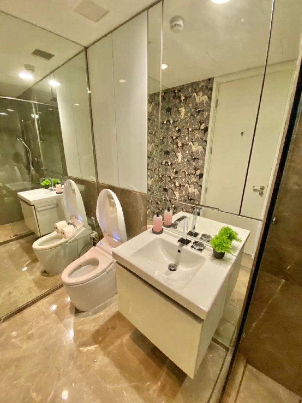 ให้เช่าคอนโดวิทยุ ชิดลม หลังสวน : •Freehold Condominium at 185 Rajdamri Condominium 2Bed2Bath 200,000/ month