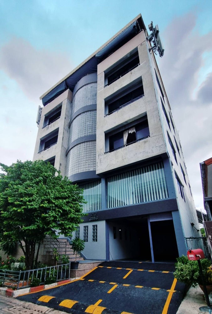 For SaleShop HouseLadprao101, Happy Land, The Mall Bang Kapi : For sale/rent, Ladprao building, 5 floors, 75 sq m, with parking space 77 sq m, size 15 cars, Soi Lat Phrao 101, intersection 48, through to Nawamin and along the expressway.
