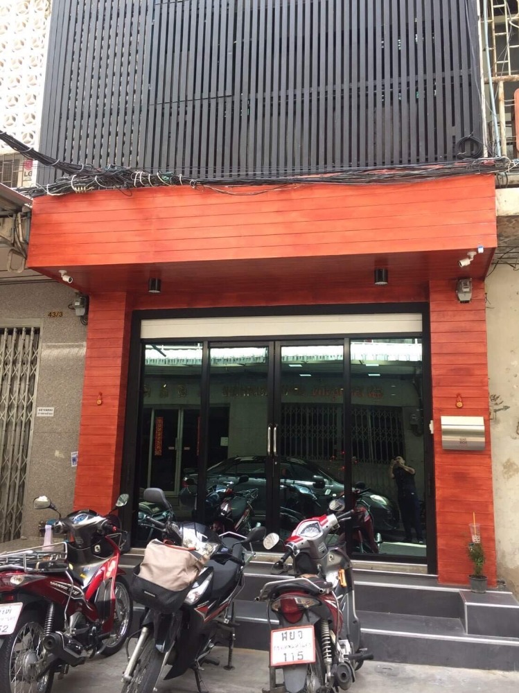 For SaleShop HouseYaowarat, Banglamphu : Commercial building Chalerm Khet 2 Road, Phlapphlachai, Thepsirin Temple