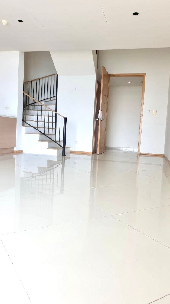 ขายคอนโดสาทร นราธิวาส : [L23808001] สำหรับขาย The Empire Place Sathorn 2 ห้องนอน Duplex ขนาด 107.61 ตร.ม. ชั้นสูง ราคาพิเศษ!!!