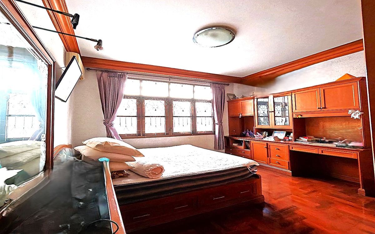 For SaleHouseRama 2, Bang Khun Thian : For sale or rent, single house, Chicha Country Club Village, Rama 2, 91.2 sq m. Decorated with good wood throughout the house, strong structure