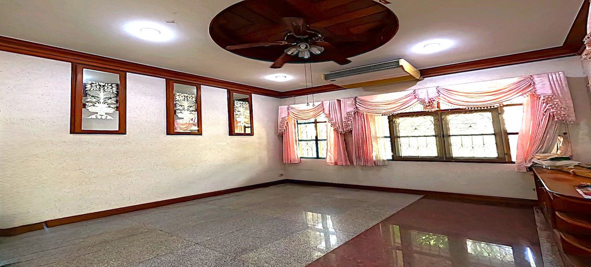 For SaleHouseRama 2, Bang Khun Thian : For sale or rent, single house, Chicha Country Club Village, Rama 2, 91.2 sq m. Decorated with good wood throughout the house, strong structure