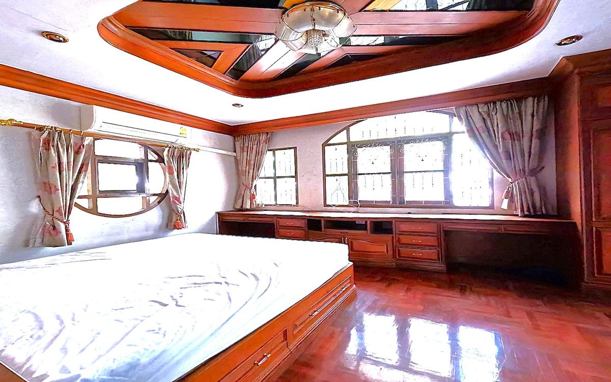 For SaleHouseRama 2, Bang Khun Thian : For sale or rent, single house, Chicha Country Club Village, Rama 2, 91.2 sq m. Decorated with good wood throughout the house, strong structure
