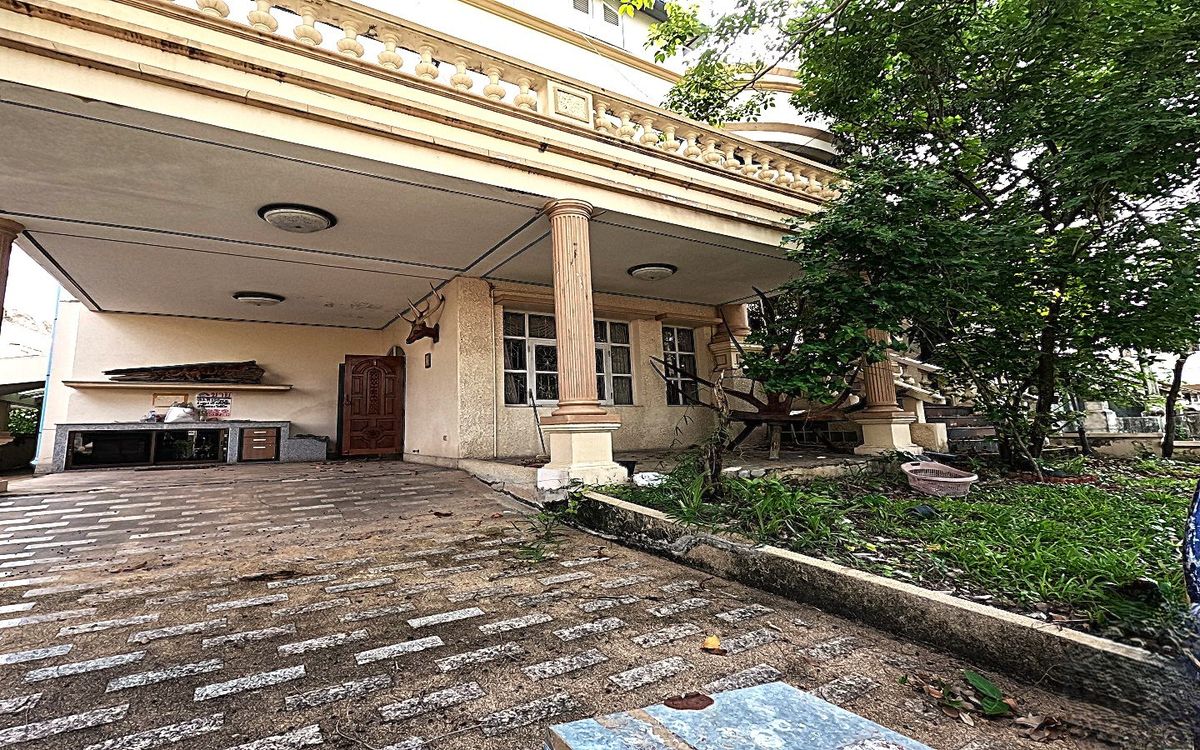 For SaleHouseRama 2, Bang Khun Thian : For sale or rent, single house, Chicha Country Club Village, Rama 2, 91.2 sq m. Decorated with good wood throughout the house, strong structure