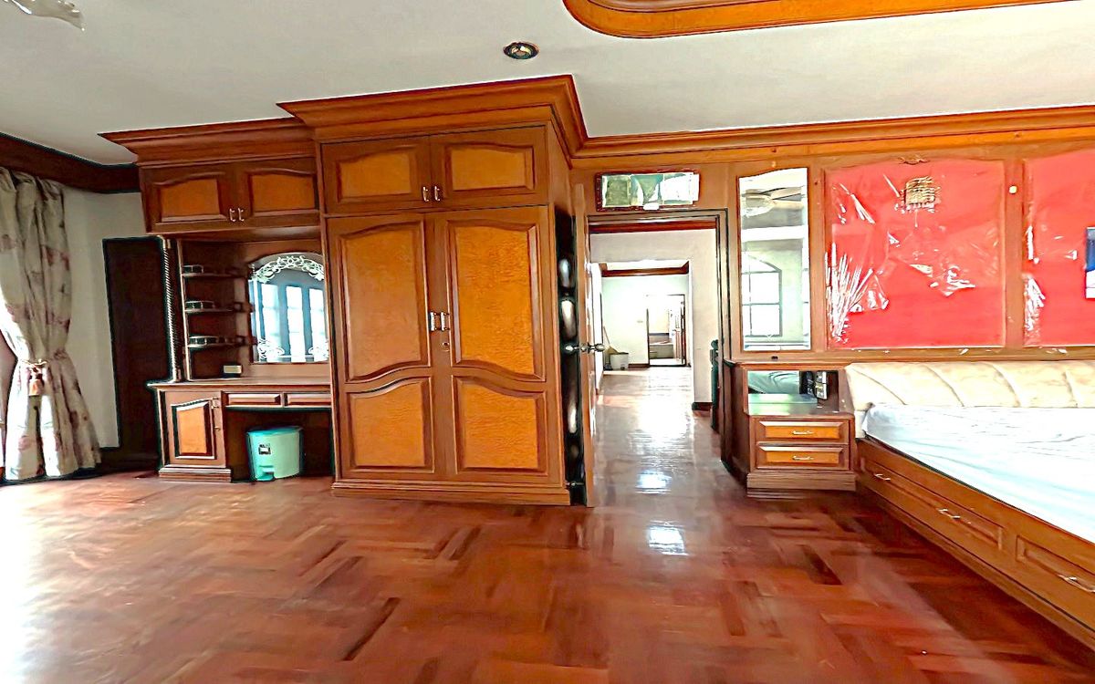 For SaleHouseRama 2, Bang Khun Thian : For sale or rent, single house, Chicha Country Club Village, Rama 2, 91.2 sq m. Decorated with good wood throughout the house, strong structure