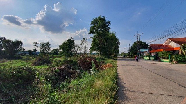 For SaleLandKorat Nakhon Ratchasima : Land for sale near the Sung Noen Subdistrict Administrative Organization, 14 rai, suitable for housing development, factory, warehouse.