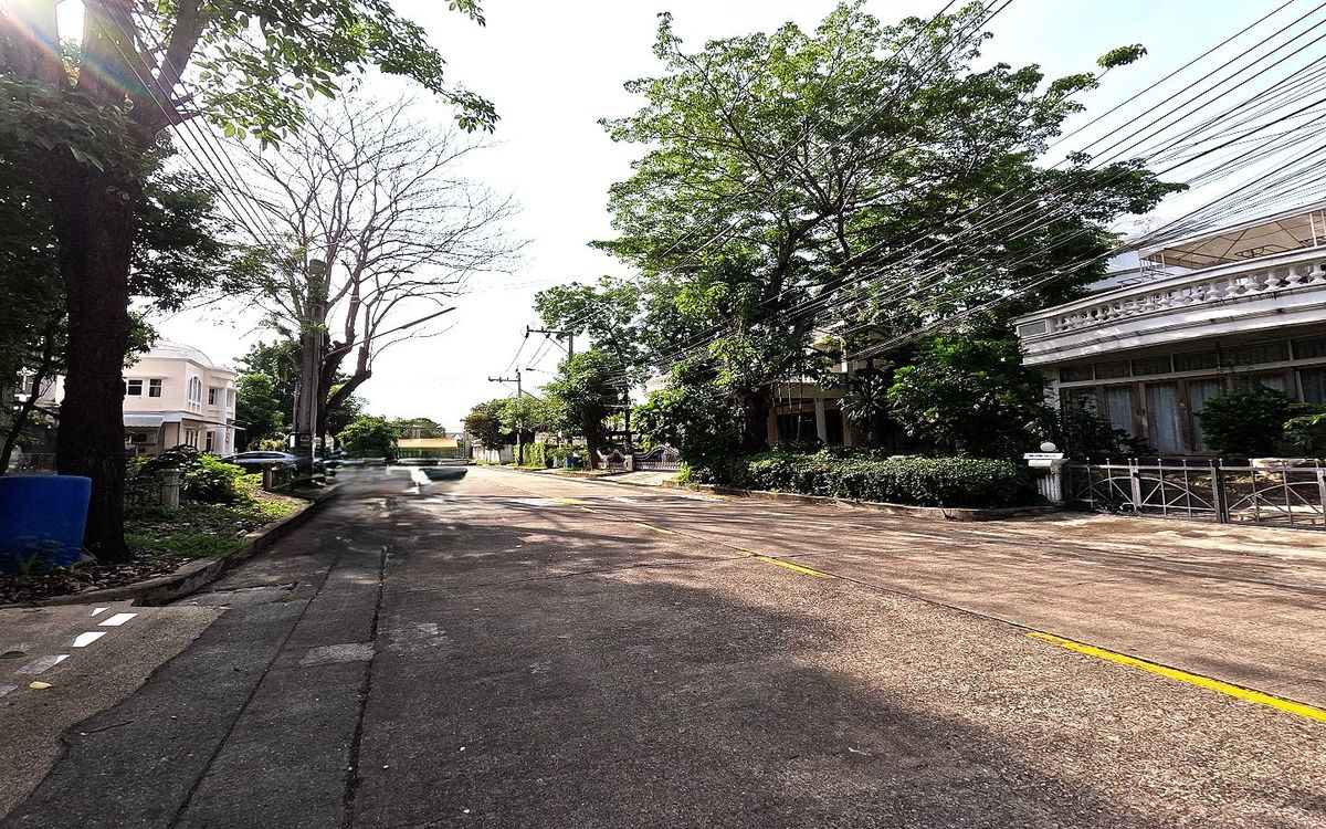 For SaleHouseRama 2, Bang Khun Thian : For sale or rent, single house, Chicha Country Club Village, Rama 2, 91.2 sq m. Decorated with good wood throughout the house, strong structure