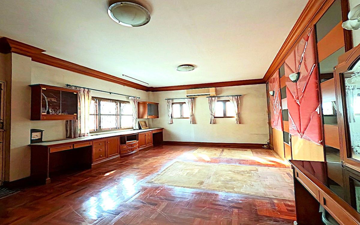 For SaleHouseRama 2, Bang Khun Thian : For sale or rent, single house, Chicha Country Club Village, Rama 2, 91.2 sq m. Decorated with good wood throughout the house, strong structure