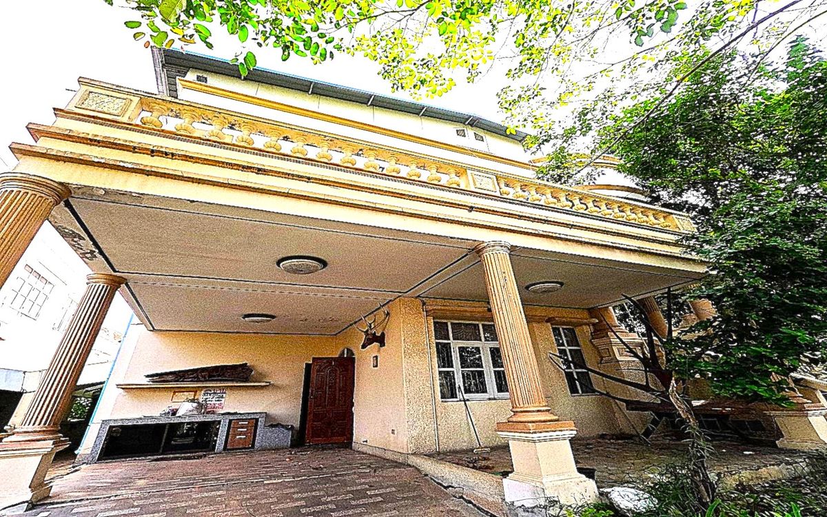 For SaleHouseRama 2, Bang Khun Thian : For sale or rent, single house, Chicha Country Club Village, Rama 2, 91.2 sq m. Decorated with good wood throughout the house, strong structure