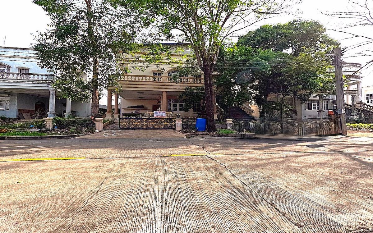 For SaleHouseRama 2, Bang Khun Thian : For sale or rent, single house, Chicha Country Club Village, Rama 2, 91.2 sq m. Decorated with good wood throughout the house, strong structure