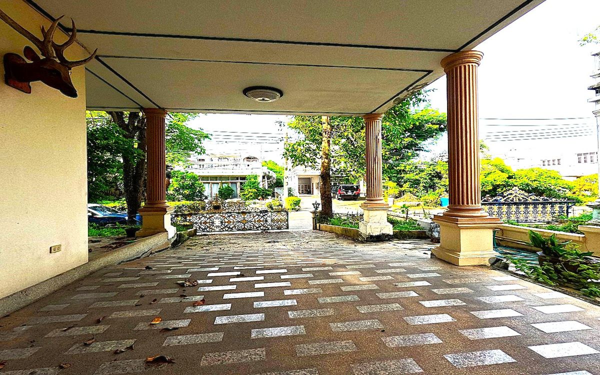 For SaleHouseRama 2, Bang Khun Thian : For sale or rent, single house, Chicha Country Club Village, Rama 2, 91.2 sq m. Decorated with good wood throughout the house, strong structure