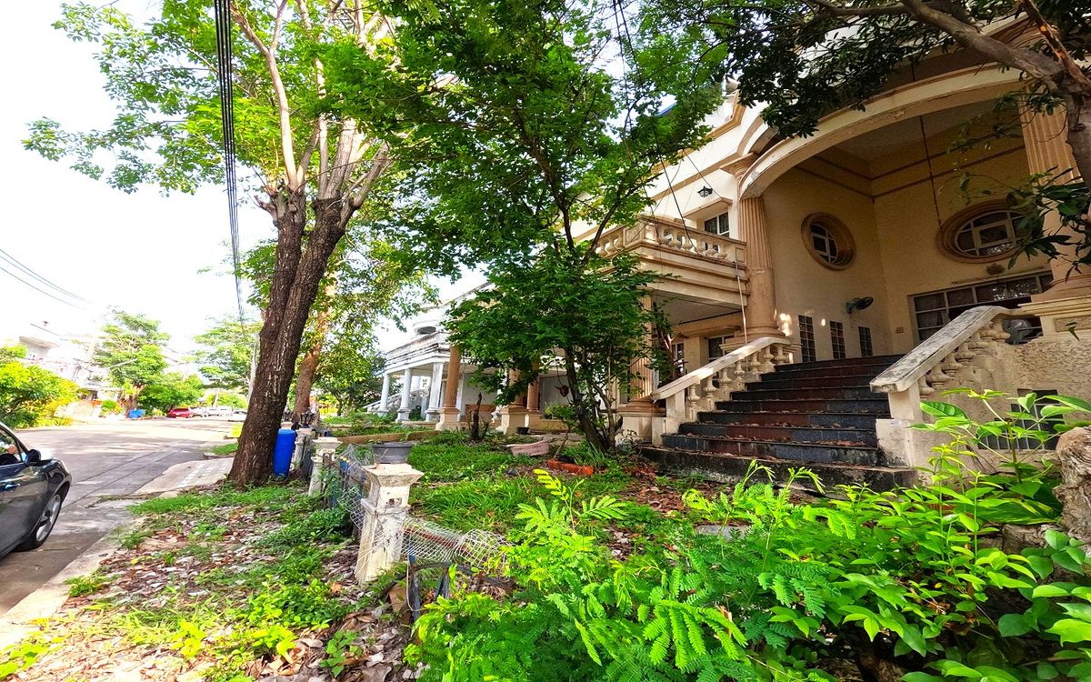 For SaleHouseRama 2, Bang Khun Thian : For sale or rent, single house, Chicha Country Club Village, Rama 2, 91.2 sq m. Decorated with good wood throughout the house, strong structure