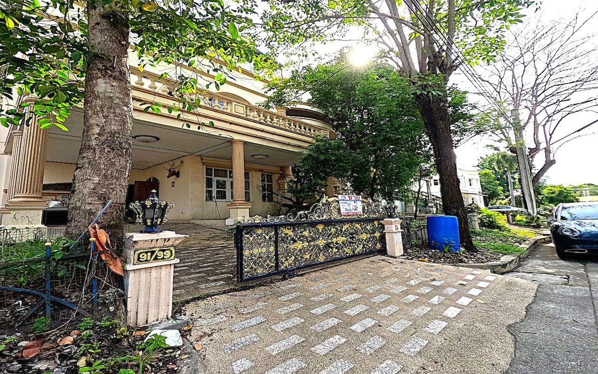 For SaleHouseRama 2, Bang Khun Thian : For sale or rent, single house, Chicha Country Club Village, Rama 2, 91.2 sq m. Decorated with good wood throughout the house, strong structure