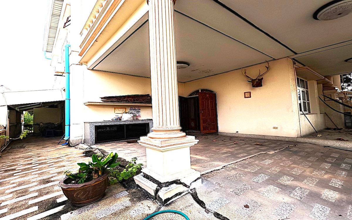 For SaleHouseRama 2, Bang Khun Thian : For sale or rent, single house, Chicha Country Club Village, Rama 2, 91.2 sq m. Decorated with good wood throughout the house, strong structure