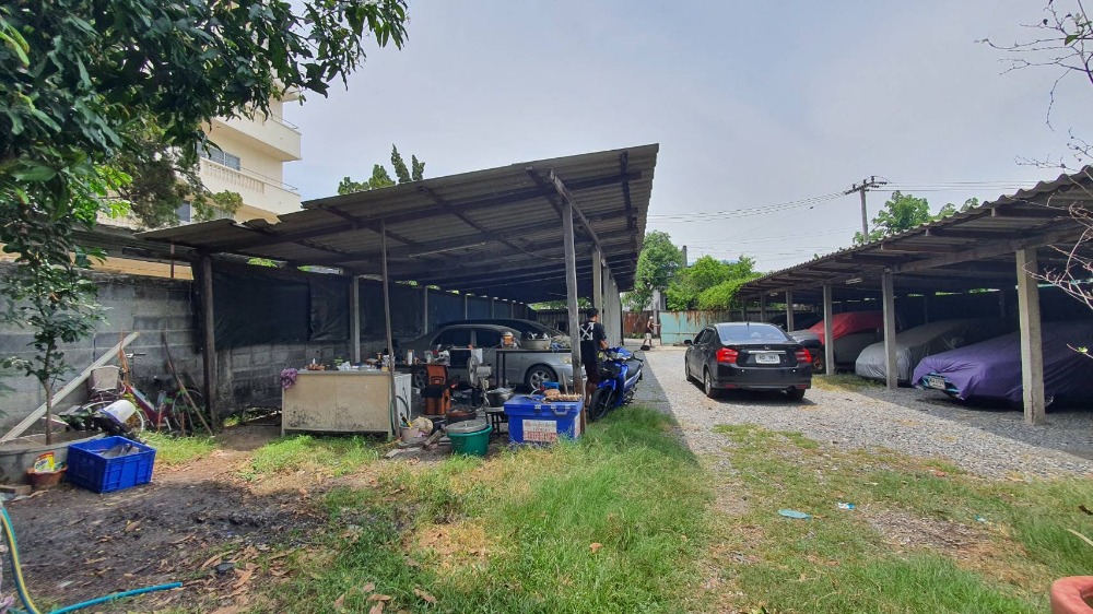 For SaleLandLadkrabang, Suwannaphum Airport : Land for sale, 154 square wa, plus a house, Soi Chaloem Phrakiat Rama 9, Soi 14, intersection 1, beautiful corner plot of land. Suitable for building houses, offices, apartments