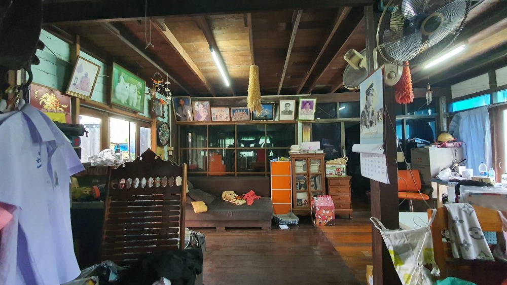 For SaleLandLadkrabang, Suwannaphum Airport : Land for sale, 154 square wa, plus a house, Soi Chaloem Phrakiat Rama 9, Soi 14, intersection 1, beautiful corner plot of land. Suitable for building houses, offices, apartments