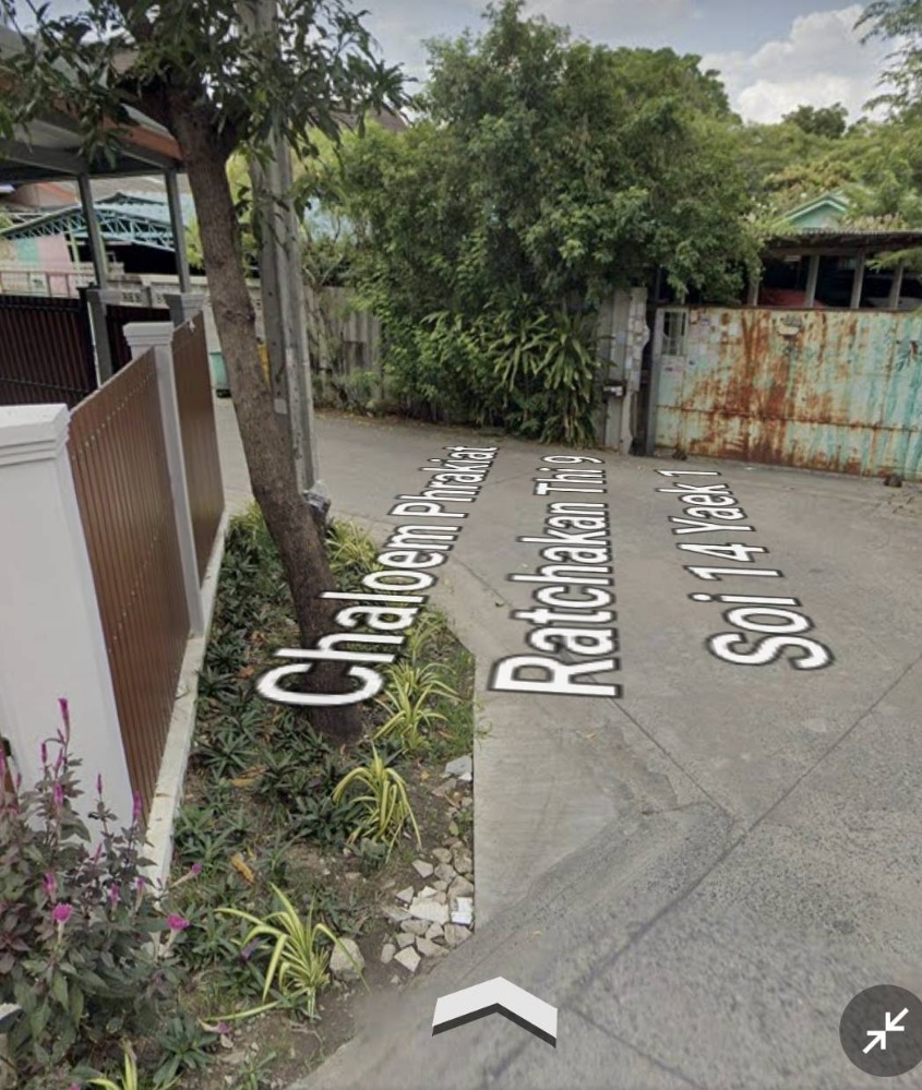 For SaleLandLadkrabang, Suwannaphum Airport : Land for sale, 154 square wa, plus a house, Soi Chaloem Phrakiat Rama 9, Soi 14, intersection 1, beautiful corner plot of land. Suitable for building houses, offices, apartments