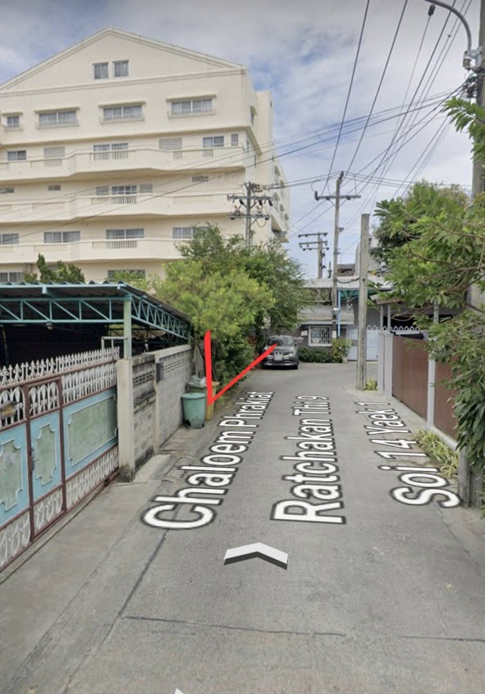 For SaleLandLadkrabang, Suwannaphum Airport : Land for sale, 154 square wa, plus a house, Soi Chaloem Phrakiat Rama 9, Soi 14, intersection 1, beautiful corner plot of land. Suitable for building houses, offices, apartments