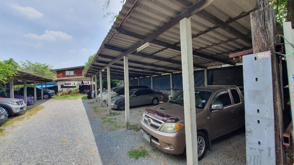 For SaleLandLadkrabang, Suwannaphum Airport : Land for sale, 154 square wa, plus a house, Soi Chaloem Phrakiat Rama 9, Soi 14, intersection 1, beautiful corner plot of land. Suitable for building houses, offices, apartments