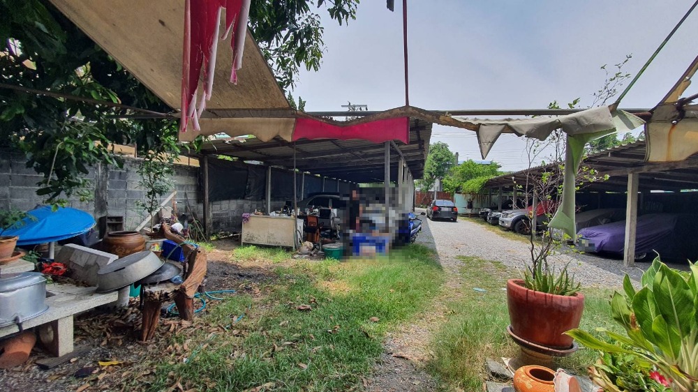 For SaleLandLadkrabang, Suwannaphum Airport : Land for sale, 154 square wa, plus a house, Soi Chaloem Phrakiat Rama 9, Soi 14, intersection 1, beautiful corner plot of land. Suitable for building houses, offices, apartments