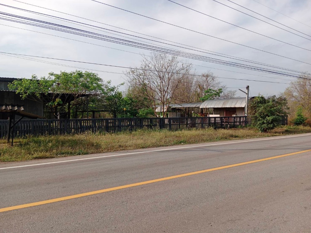 ขายที่ดินลำปาง : ขายที่ดินนาแก้ว เกาะคา ลำปาง ติดทางหลวง 1274  พื้นที่ 3 ไร่  ไร่ละ 750,000 บาท   ถนนขยาย 4 เลน  