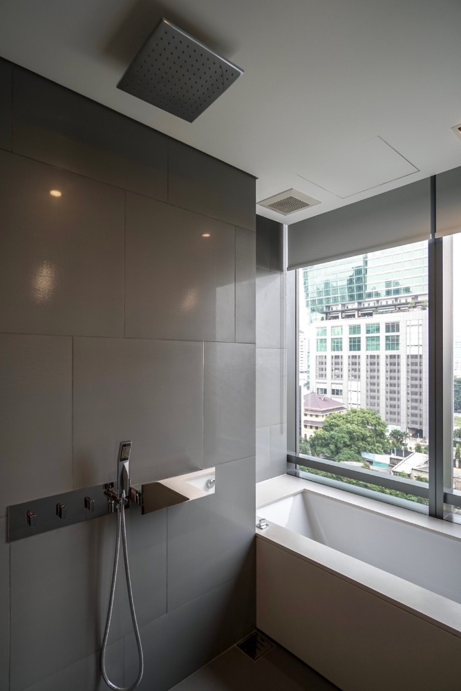 For RentCondoWongwianyai, Charoennakor : ✨ 👍For rent/ sale The Bangkok Sathorn, corner unit, near BTS Surasak