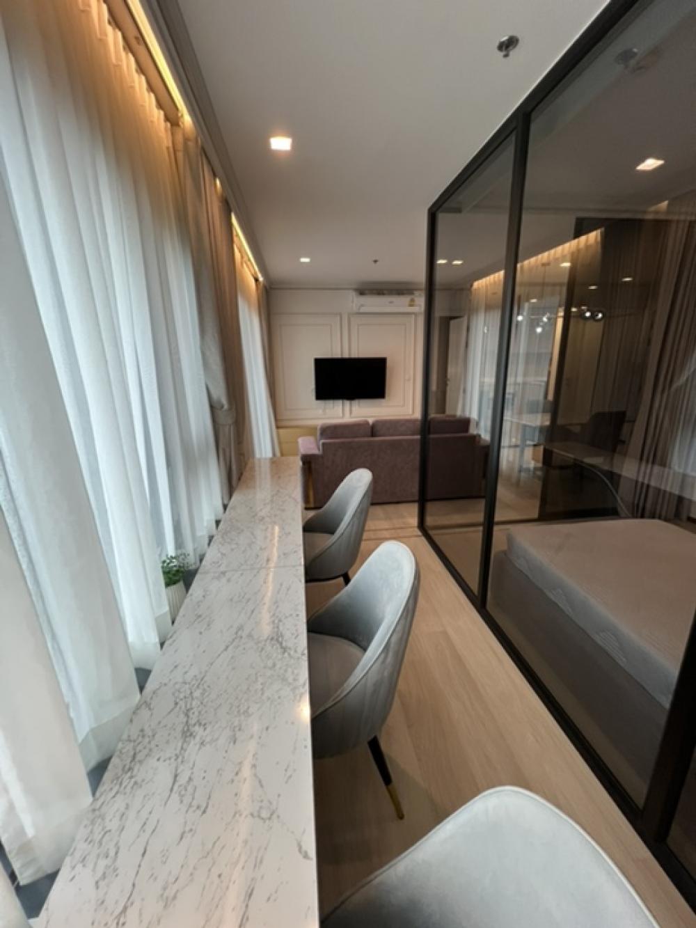 For RentCondoWitthayu, Chidlom, Langsuan, Ploenchit : Condo for rent, Life one wireless 50,000 baht, 2 bedrooms, 63 sq m. BTS Ploenchit (550 meters), BTS Chidlom (900 meters), ARL Ratchaprarop (1.6 km.), near Wireless, Chidlom, Ploenchit, New Petchburi, Sukhumvit, Rama 9,
