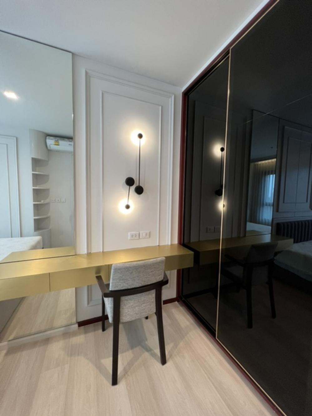 For RentCondoWitthayu, Chidlom, Langsuan, Ploenchit : Condo for rent, Life one wireless 50,000 baht, 2 bedrooms, 63 sq m. BTS Ploenchit (550 meters), BTS Chidlom (900 meters), ARL Ratchaprarop (1.6 km.), near Wireless, Chidlom, Ploenchit, New Petchburi, Sukhumvit, Rama 9,