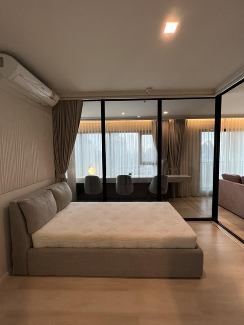 For RentCondoWitthayu, Chidlom, Langsuan, Ploenchit : Condo for rent, Life one wireless 50,000 baht, 2 bedrooms, 63 sq m. BTS Ploenchit (550 meters), BTS Chidlom (900 meters), ARL Ratchaprarop (1.6 km.), near Wireless, Chidlom, Ploenchit, New Petchburi, Sukhumvit, Rama 9,