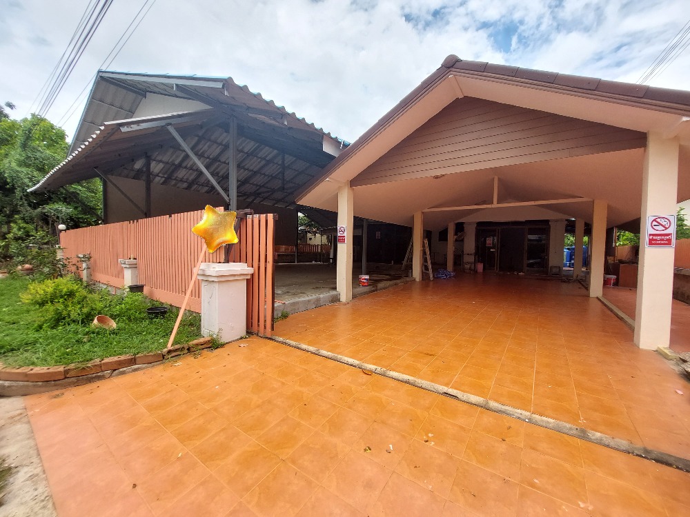 ให้เช่าบ้านปทุมธานี รังสิต ธรรมศาสตร์ : บ้านเดี่ยว2ชั้น ให้เช่า 100 ตรว. หมู่บ้านราชธานี อยู่ถนนเลียบคลอง5  ตรงข้ามสนามกอล์ฟอัลไพน์