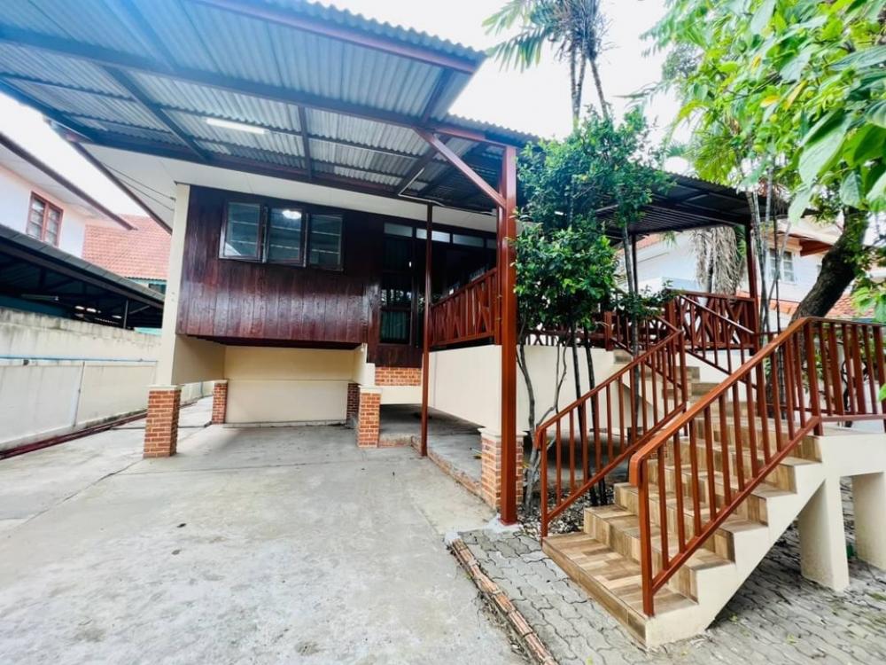 ให้เช่าบ้านเชียงใหม่ : wooden house for rent Near Meechok Plaza, near NIS, Central Festival Chiang Mai