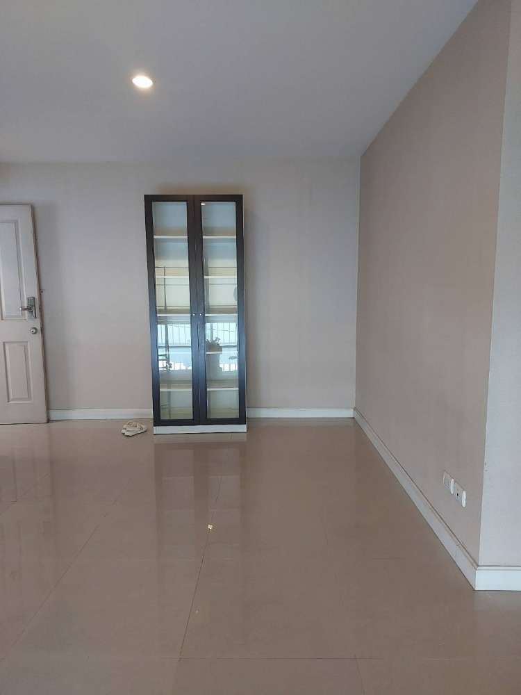 ขายคอนโดท่าพระ ตลาดพลู วุฒากาศ : ขายคอนโด เมโทรพาร์ค สาทร 1-3 อาคาร อี  2 ห้องนอน 1 ห้องน้ำ เนื้อที่ 57 ตรม. ชั้น 4  ใกล้ BTS วุฒากาศ  ราคา 2  ลบ.*