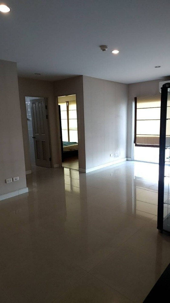 ขายคอนโดท่าพระ ตลาดพลู วุฒากาศ : ขายคอนโด เมโทรพาร์ค สาทร 1-3 อาคาร อี  2 ห้องนอน 1 ห้องน้ำ เนื้อที่ 57 ตรม. ชั้น 4  ใกล้ BTS วุฒากาศ  ราคา 2  ลบ.*