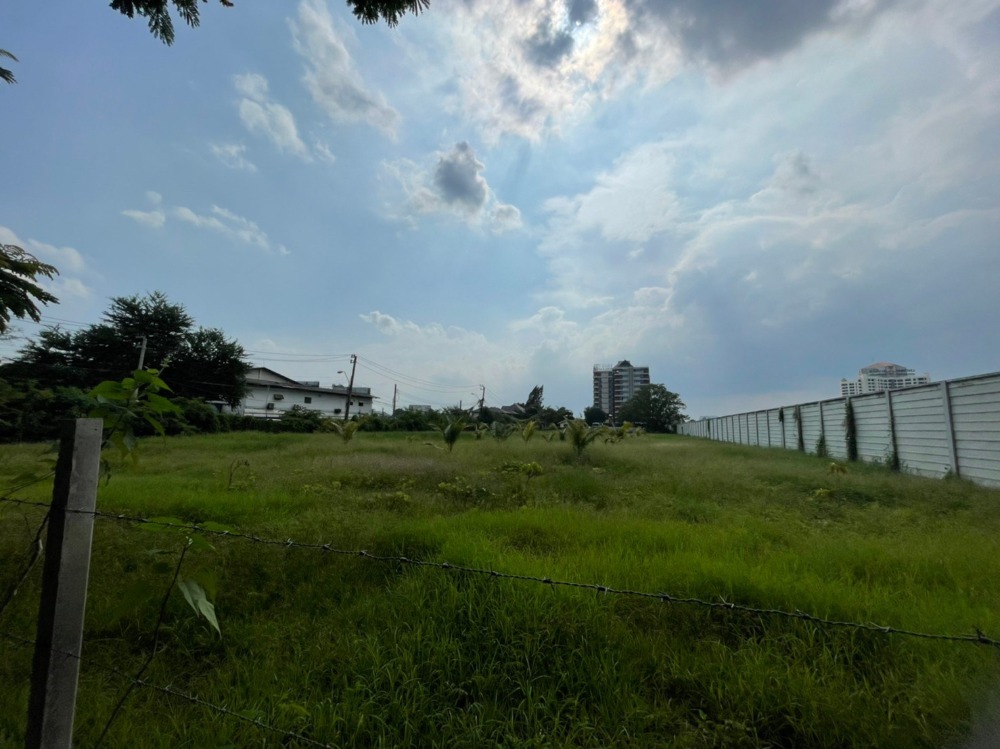 ขายที่ดินพัฒนาการ ศรีนครินทร์ : ที่ดิน ศรีนครินทร์ ซอย 8 / 600 ตารางวา (ขาย), Land Srinakarin Soi 8 / 2,400 Sqare Metre (FOR SALE) T532-1