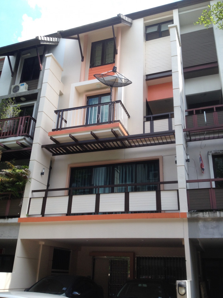 For SaleTownhomeRatchadapisek, Huaikwang, Suttisan : 4-storey townhouse for sale in the heart of the city, Areeya Mandarina Sutthisan