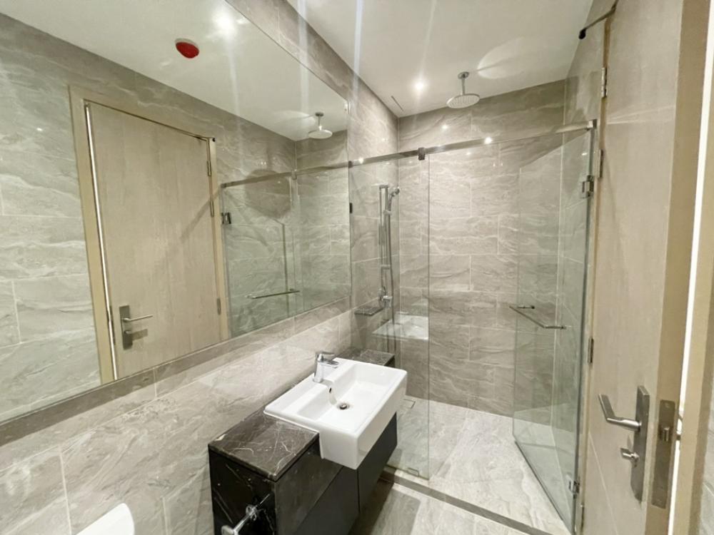 For RentCondoRama9, Petchburi, RCA : Rent Ashton Asoke-Rama 9, new room, beautiful decoration, MUJI 2 bedrooms, 2 bathrooms, comes with washing machines/baking