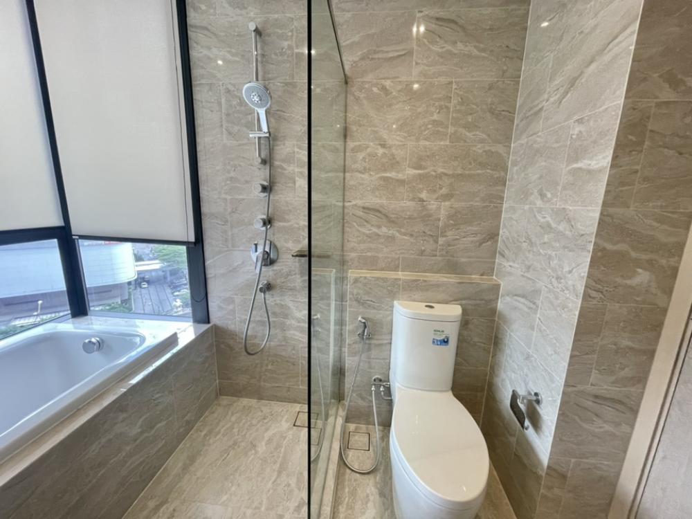 For RentCondoRama9, Petchburi, RCA : Rent Ashton Asoke-Rama 9, new room, beautiful decoration, MUJI 2 bedrooms, 2 bathrooms, comes with washing machines/baking