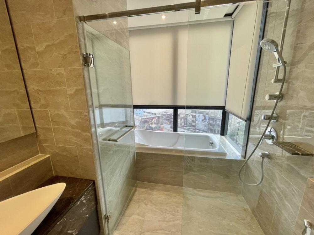 For RentCondoRama9, Petchburi, RCA : Rent Ashton Asoke-Rama 9, new room, beautiful decoration, MUJI 2 bedrooms, 2 bathrooms, comes with washing machines/baking