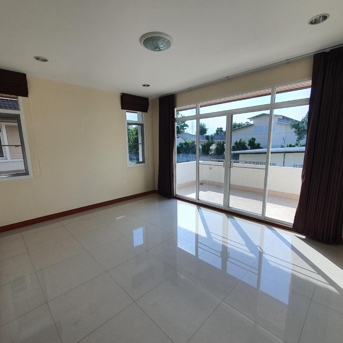 ให้เช่าโฮมออฟฟิศบางแค เพชรเกษม : AR137 ให้เช่าโฮมออฟฟิต มีพื้นที่ข้างบ้าน เข้าออกได้หลายทาง พิ้นที่ใช้สอย 230 ตรม.